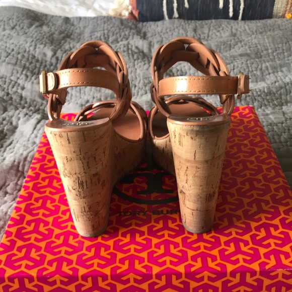 Gorgeous Tory Burch leather and cork high wedge - Picture 4 of 6